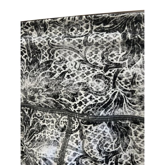 Lululemon Wunder Under High-Rise Leggings Size 4 Black & White Floral Pattern - Picture 4 of 4